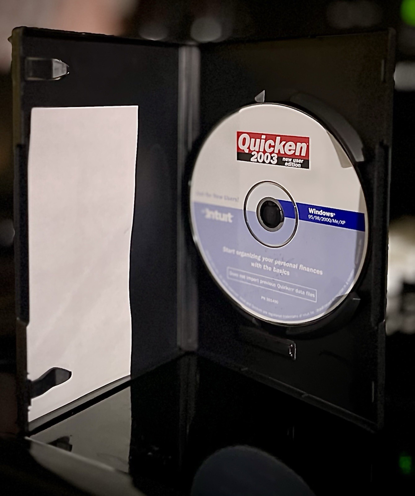 Intuit Quicken 2003 New User Edition Software CD-ROM WINDOWS 95 98 XP in Case