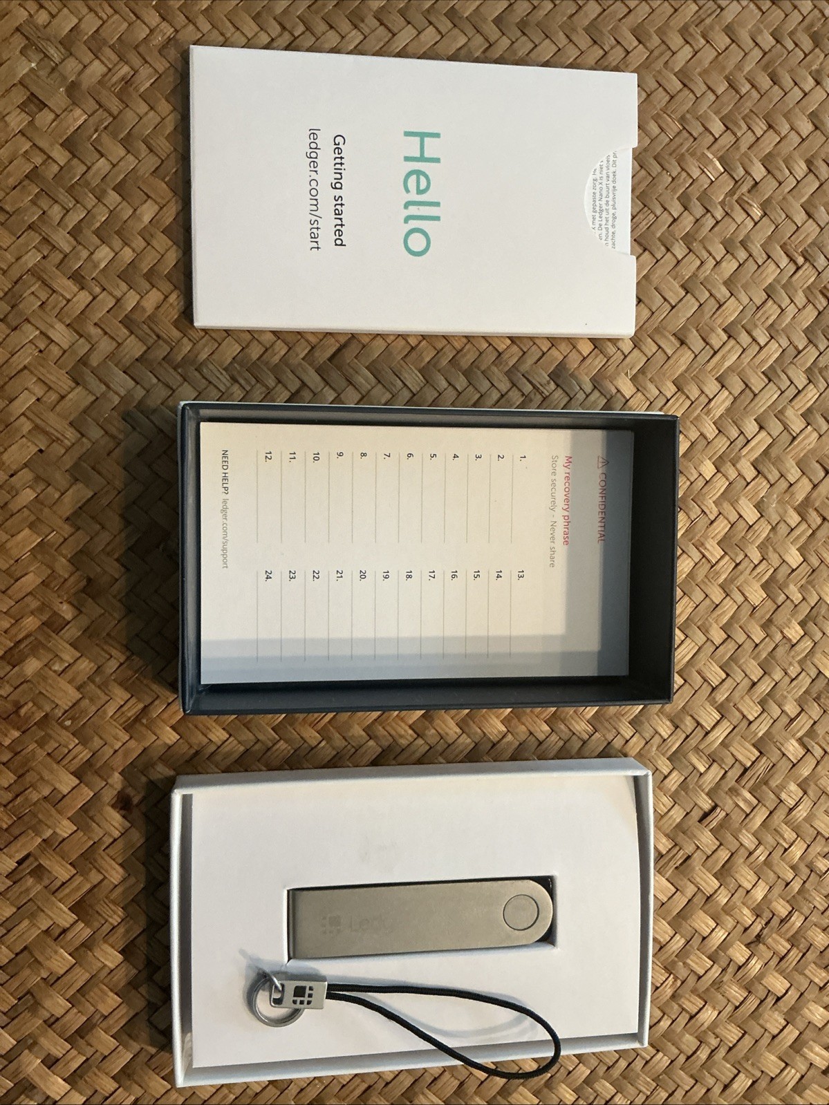 Ledger Nano X (Factory reset with all Accessories)